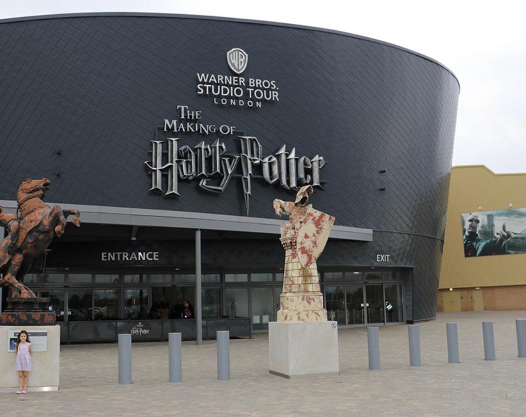 Warner Brothers House วัตฟอร์ด ภายนอก รูปภาพ